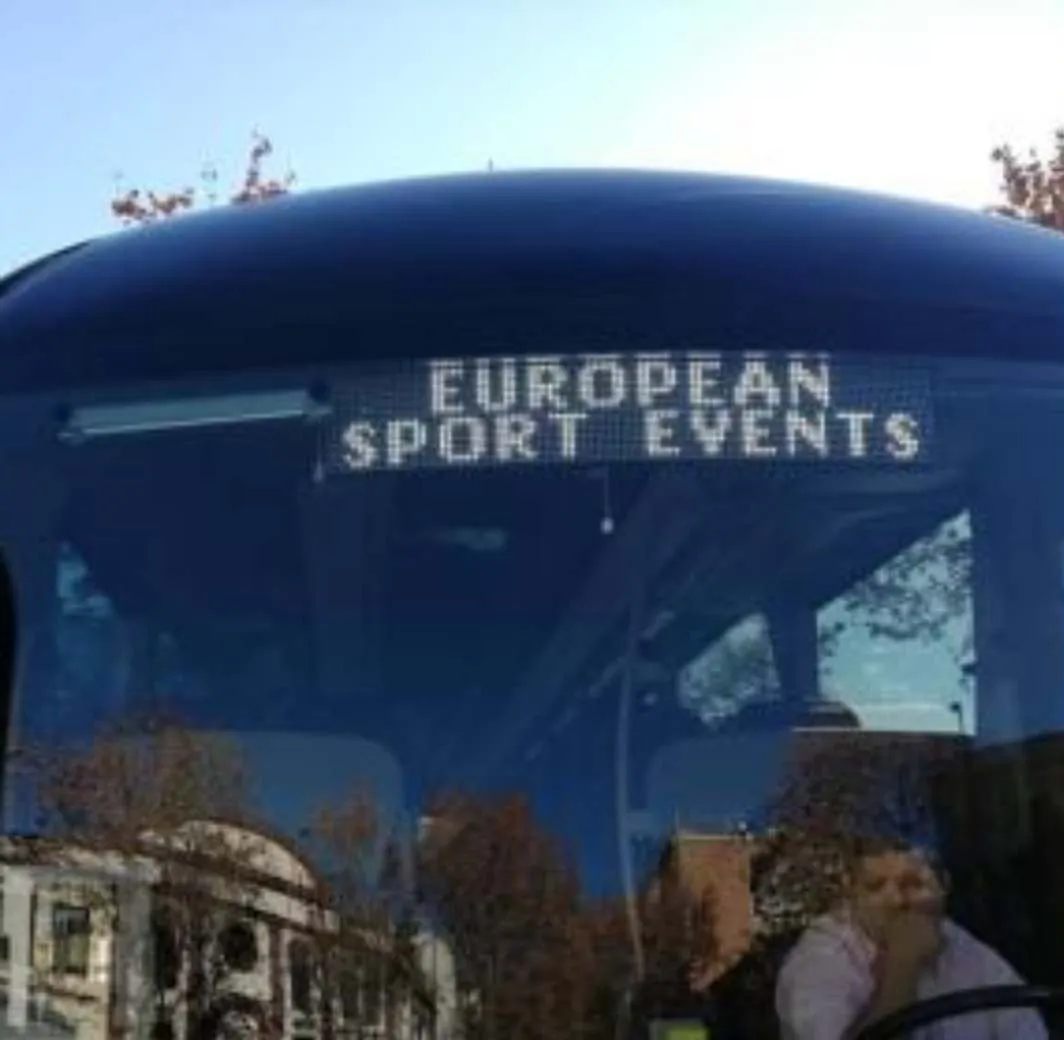 האוטובוס של European Sport Events שמסיע את הקבוצה