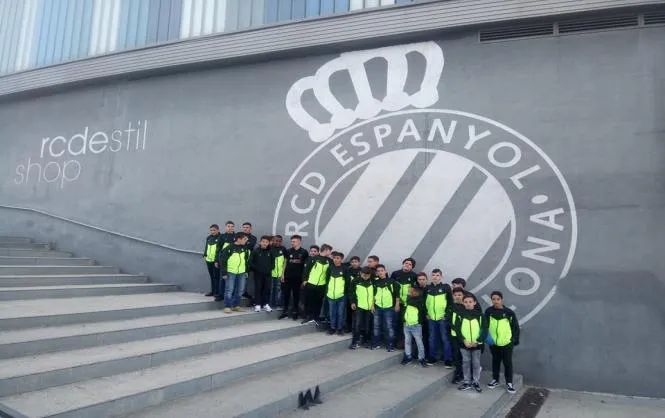 קבוצה אורחת מחוץ לאצטדיון של ⁨RCD Espanyol⁩